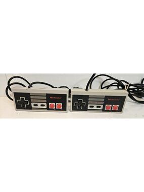 2 Nintendo NES Authentic Original OEM Controllers For Part Or Fix * Read